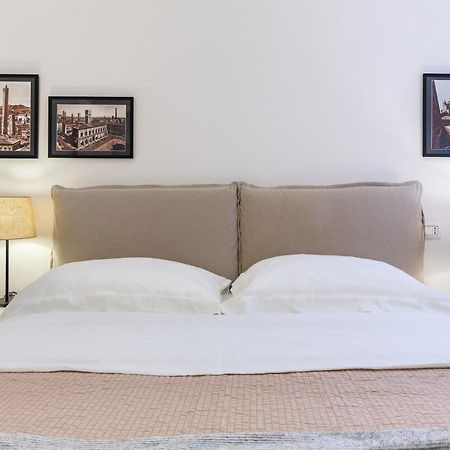 Bologna Piazza Del Nettuno Apartment Luaran gambar