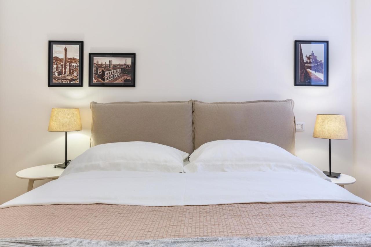 Bologna Piazza Del Nettuno Apartment Luaran gambar