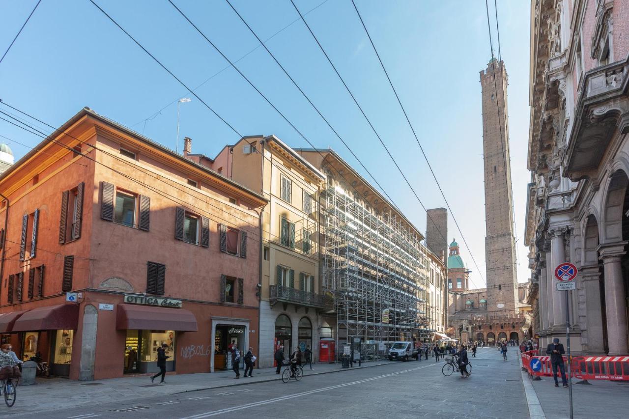 Bologna Piazza Del Nettuno Apartment Luaran gambar