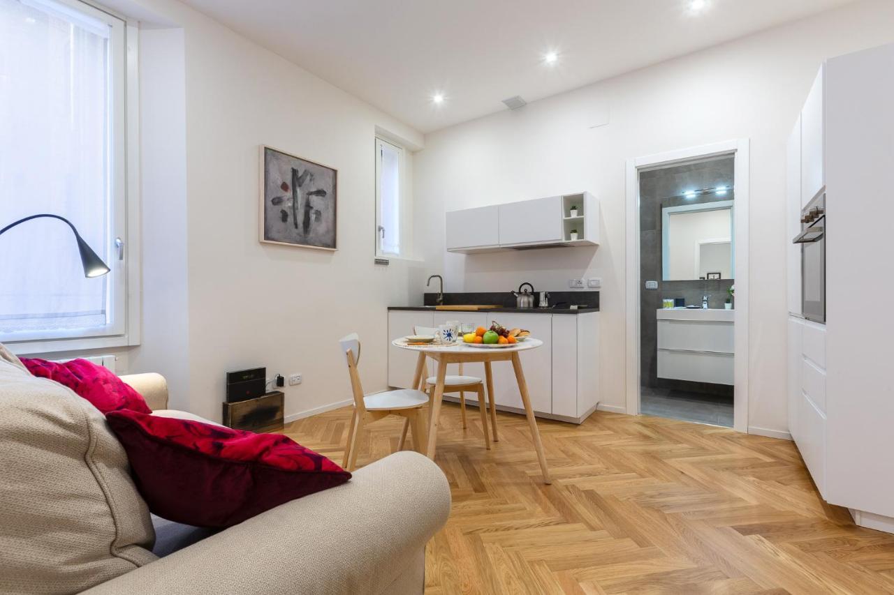 Bologna Piazza Del Nettuno Apartment Luaran gambar