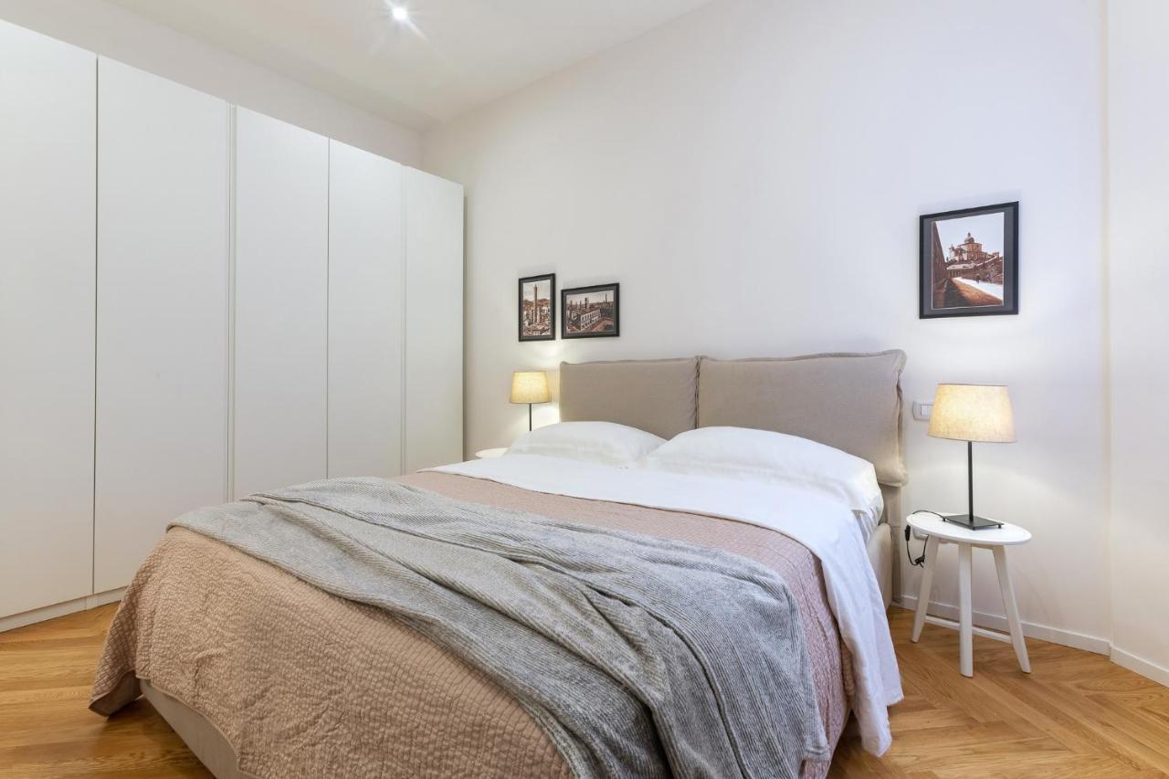 Bologna Piazza Del Nettuno Apartment Luaran gambar
