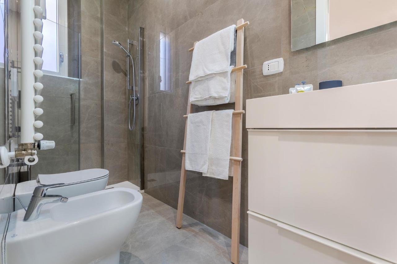 Bologna Piazza Del Nettuno Apartment Luaran gambar