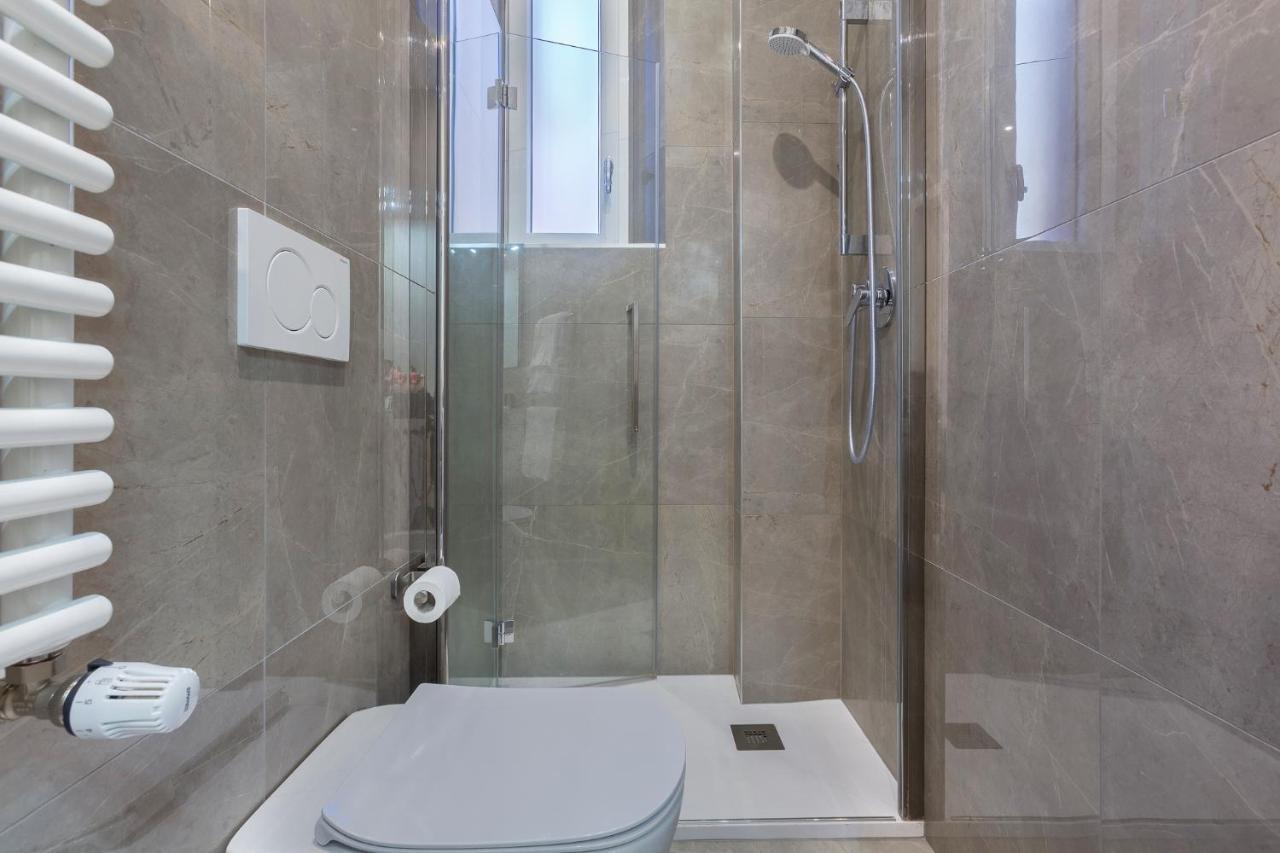 Bologna Piazza Del Nettuno Apartment Luaran gambar